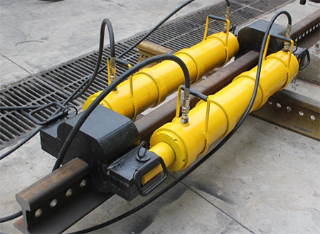 鋼軌拉伸機在調整鐵路軌道時，如何確保調整后的鋼軌平直、穩定?